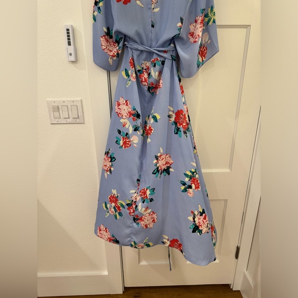 Women’s floral wrap dress (size M) - Picture 4 of 7